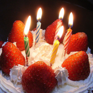 Birthday wish at midnight 300x300 - Un message pour un anniversaire